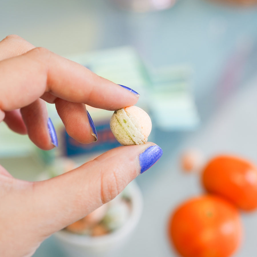 Bonbons Orange Spritz en gros plan, texture brillante et colorée.