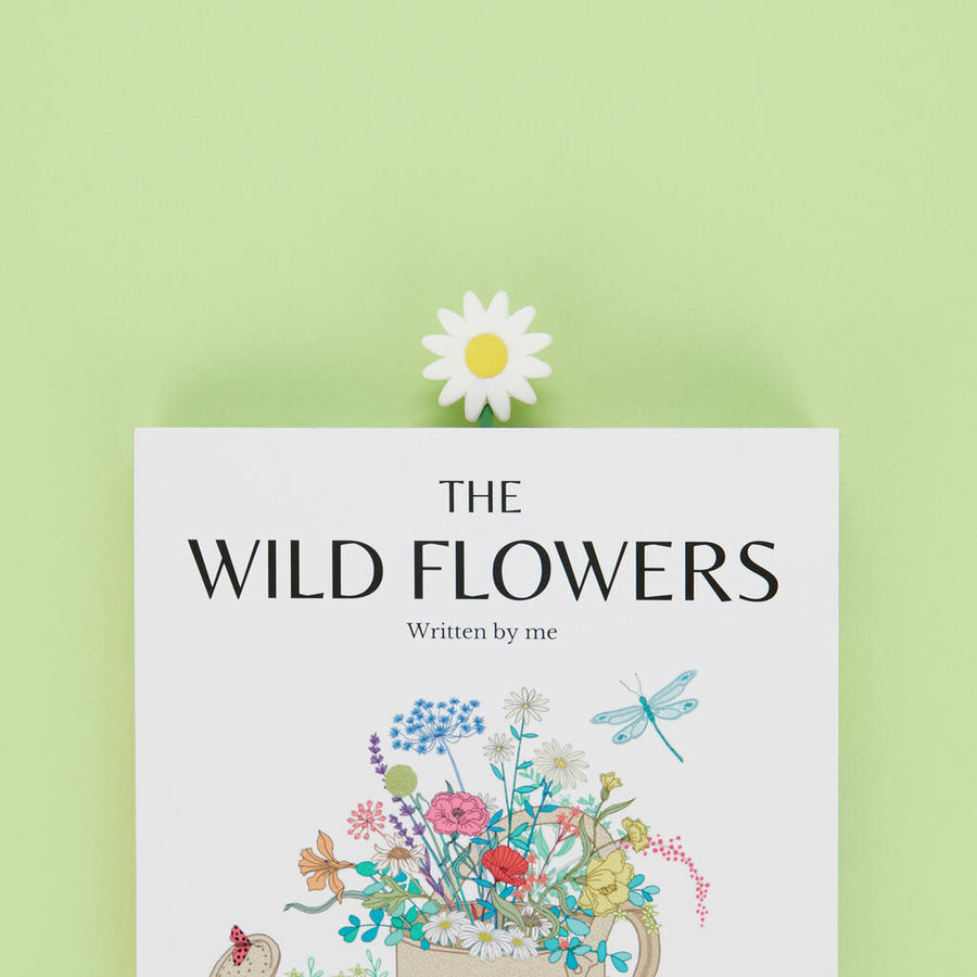 Marque-page Daisy avec marguerite en relief sur le livre