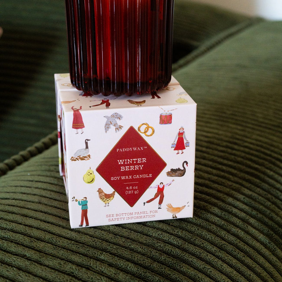 Bougie Winter Berry avec bonhomme pain d'épices en relief