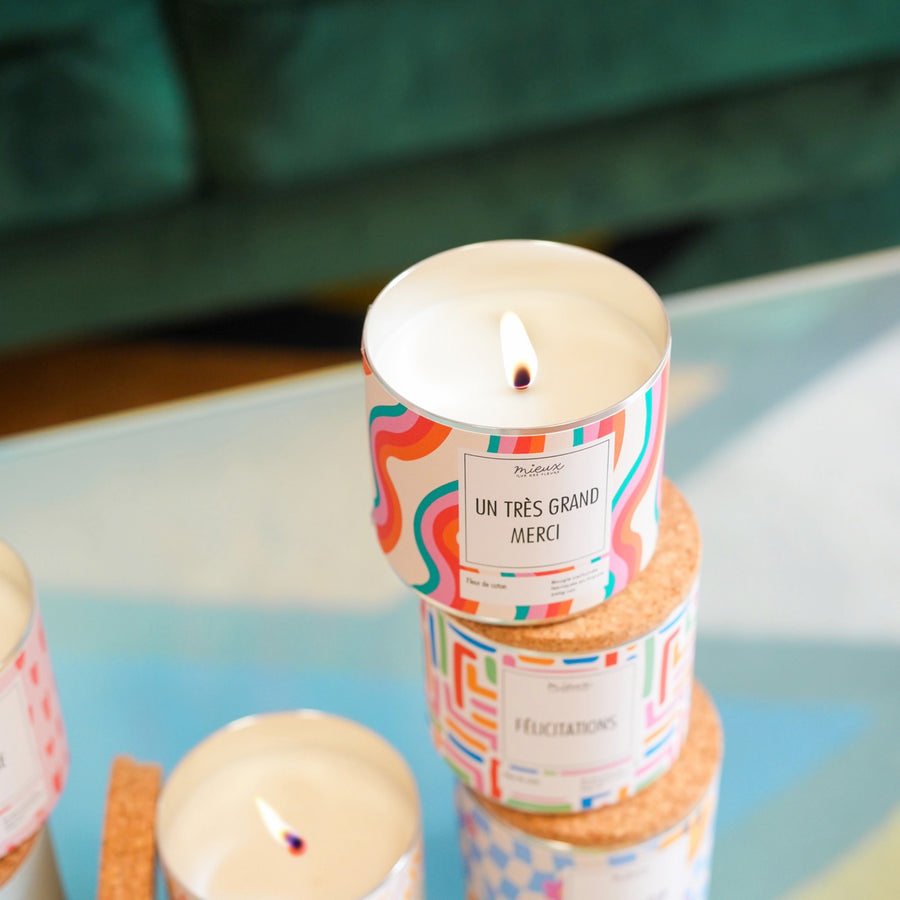 Bougie à message avec motif floral sur le verre