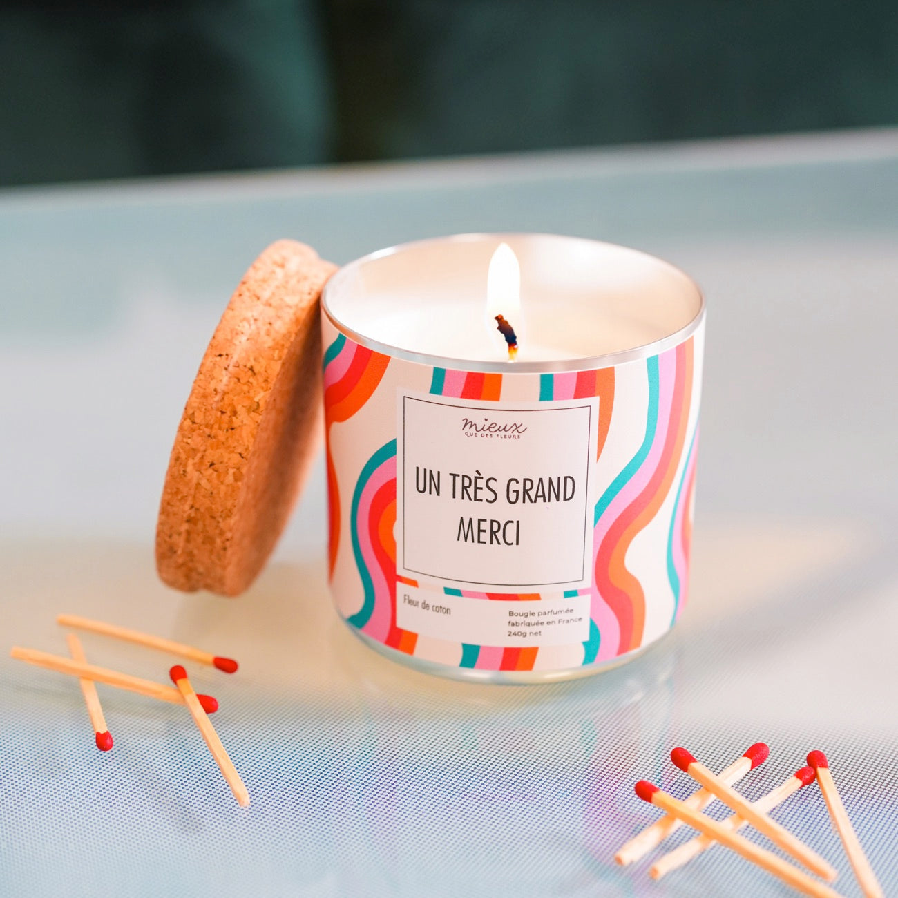 Bougie à message avec motif floral sur le verre