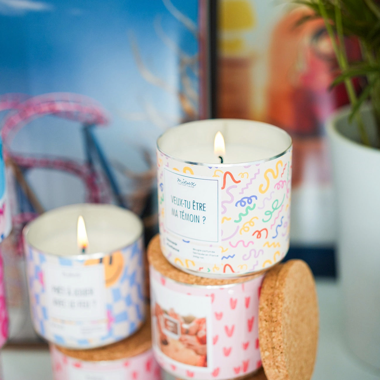 Bougie personnalisée avec photo, vue de face, étiquette visible.