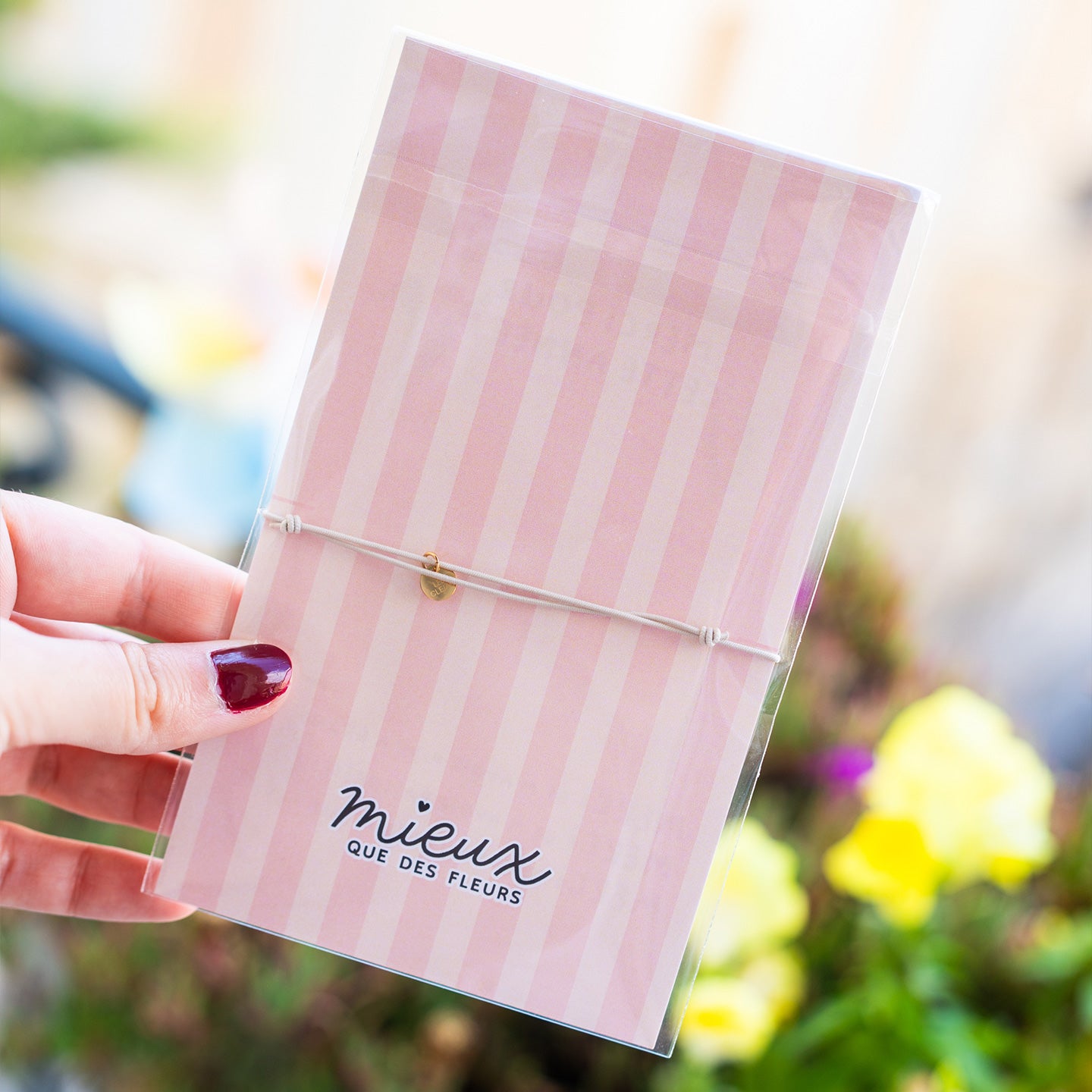 Bracelet fin avec motif trèfle et message de remerciement