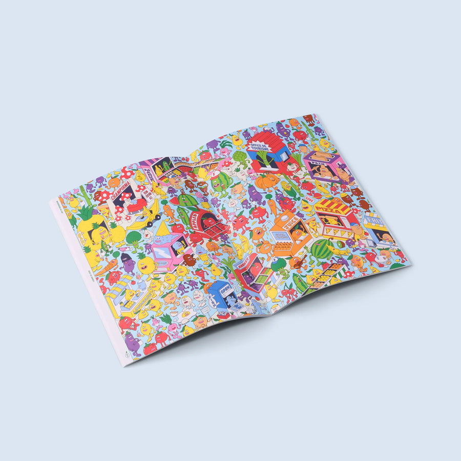 Cahier de jeux ouvert montrant des pages remplies de défis