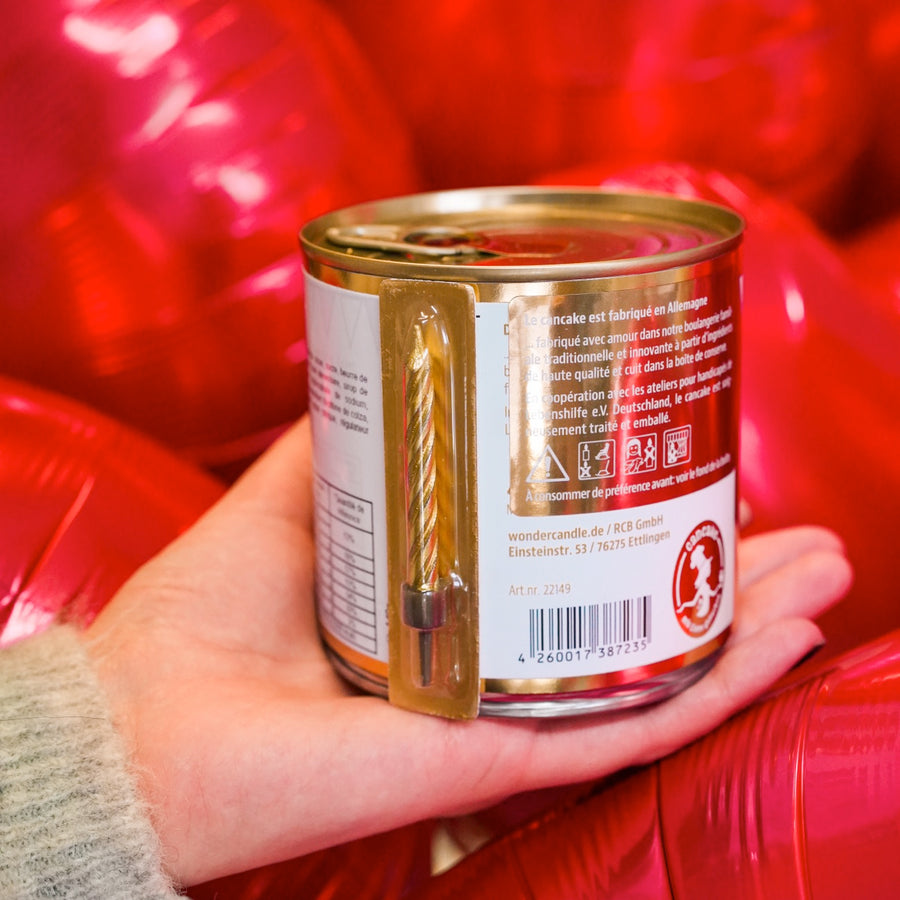 Brownie d'anniversaire avec bougie sur le dessus