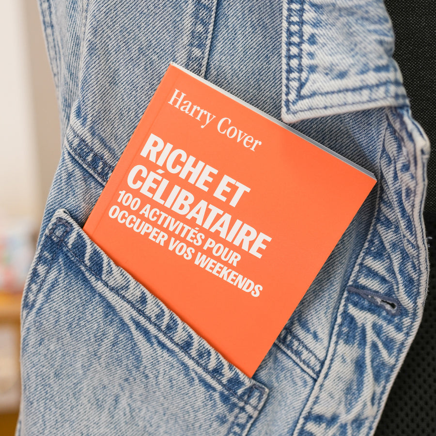 Couverture du carnet avec un design humoristique et coloré.