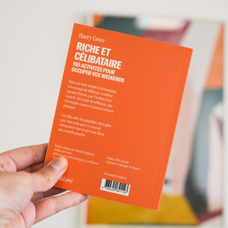 Couverture du carnet avec un design humoristique et coloré.