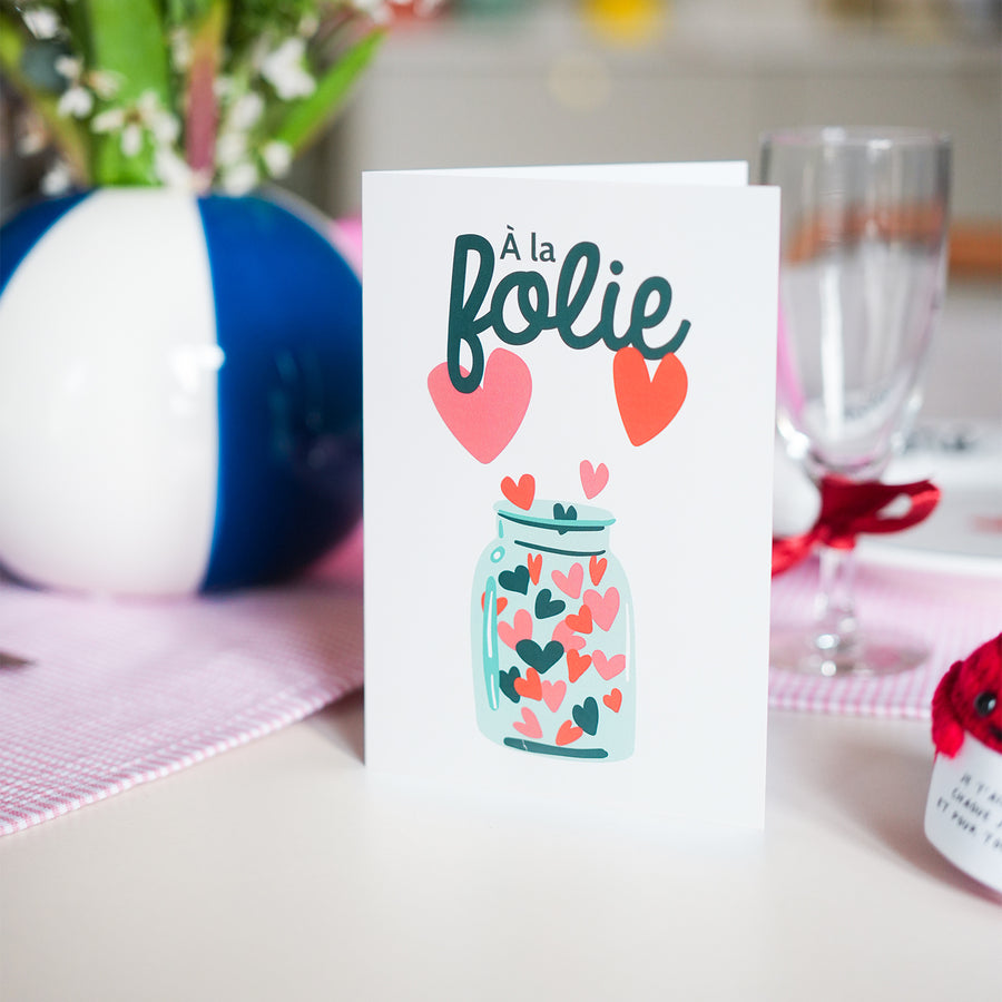 Carte romantique avec motifs floraux et texte d'amour