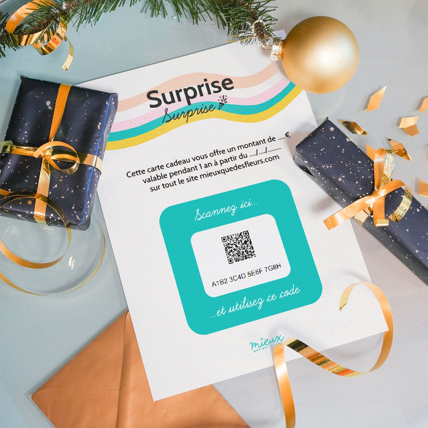 Carte cadeau avec motif festif sur fond clair