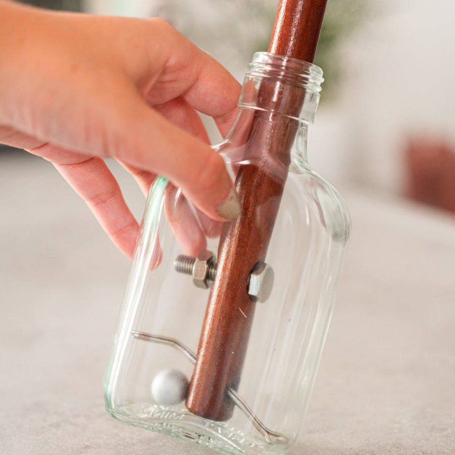 Casse-tête en forme de cigare avec détails en bois