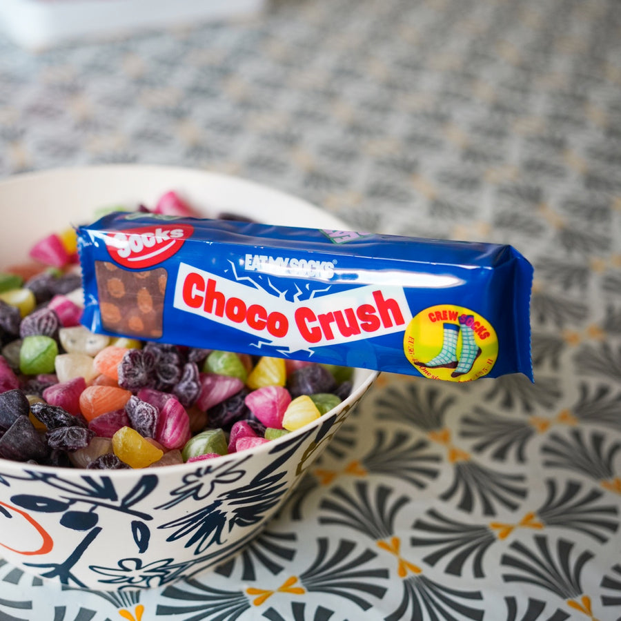 Chaussettes Choco Crush avec motif de barre chocolatée en gros plan.