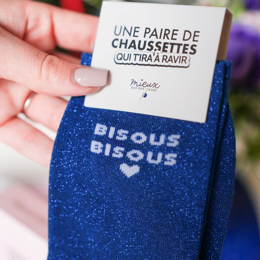 Chaussettes pailletées avec motif bisous en gros plan