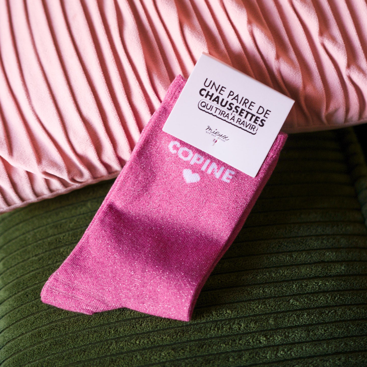 Chaussettes à paillettes avec motif amitié en gros plan