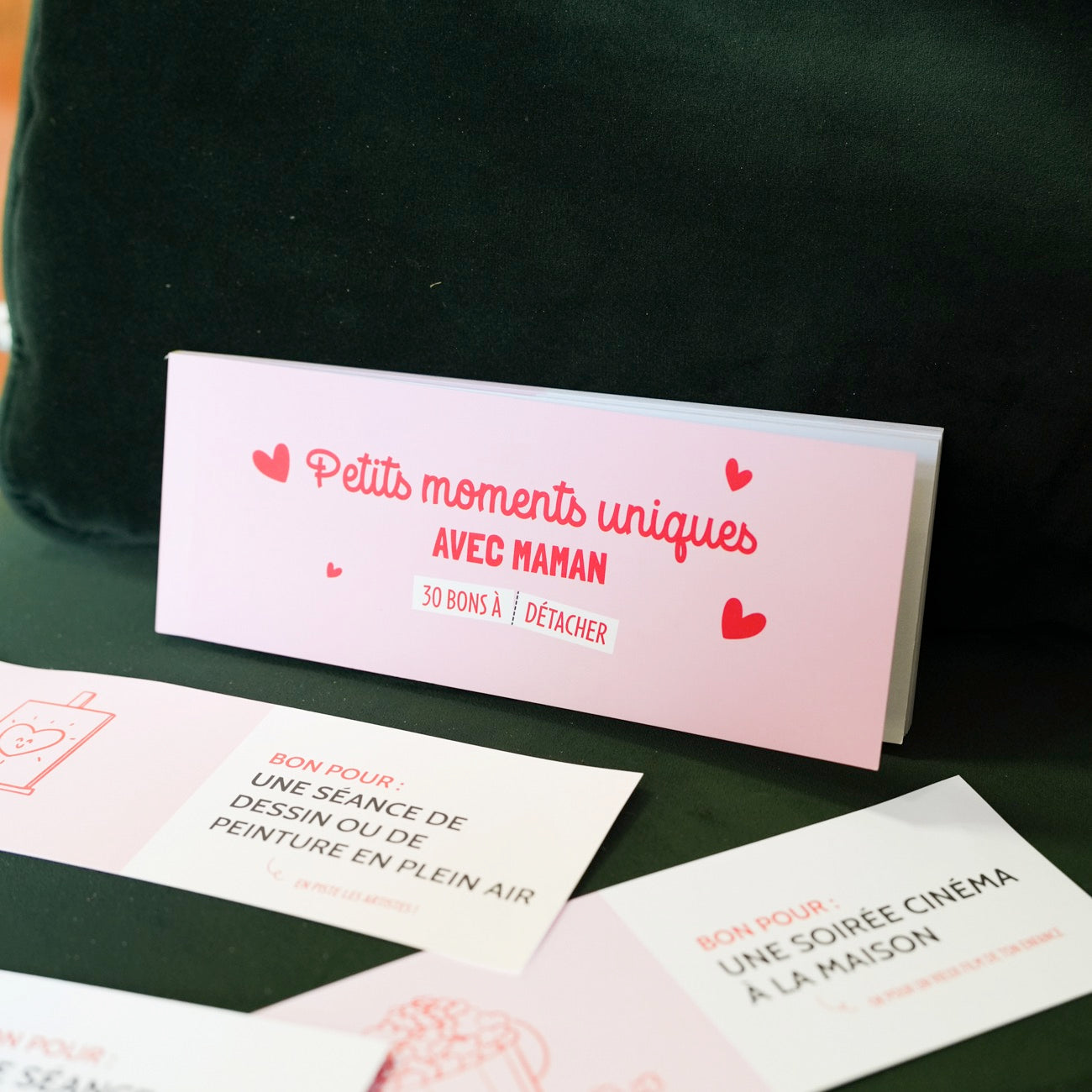 Chéquier pour Maman avec illustrations colorées et motifs ludiques.