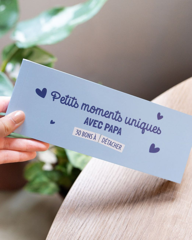 Chéquier pour Papa avec motifs ludiques et couleurs vives.