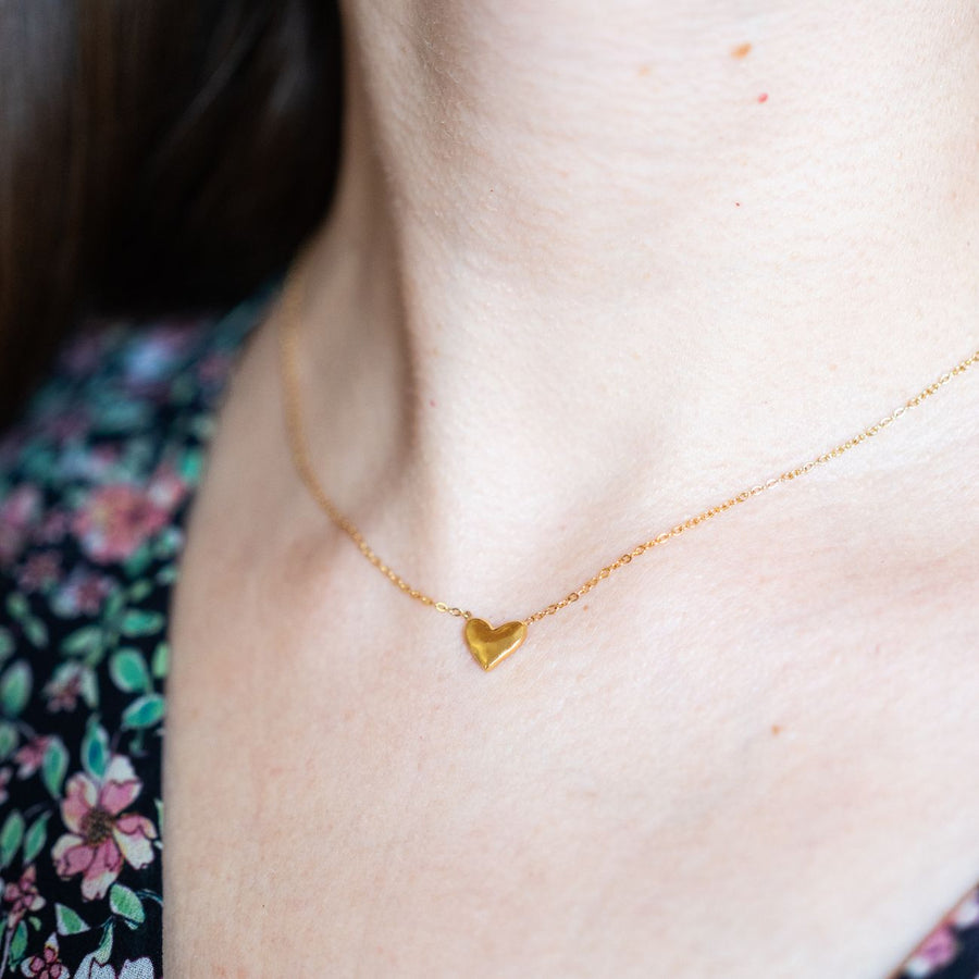 Collier en acier inoxydable avec pendentif cœur doré martelé