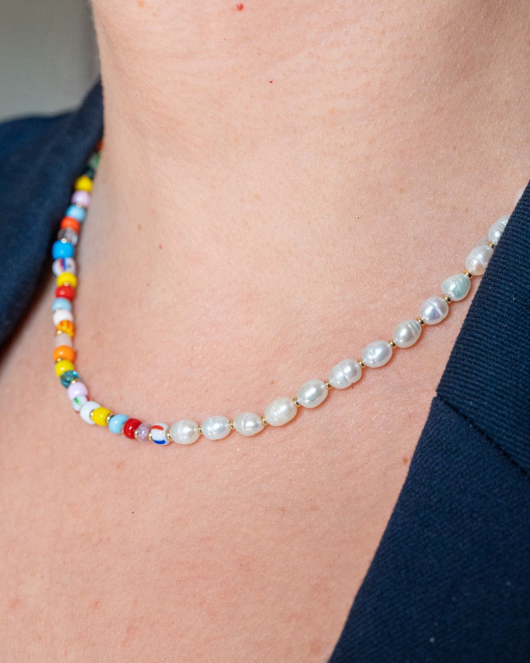 Collier Fantasia avec perles d'eau douce et verre coloré