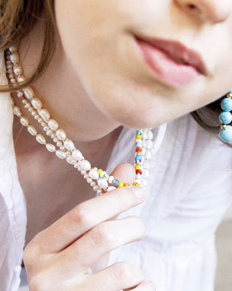 Collier Fantasia avec perles d'eau douce et verre coloré