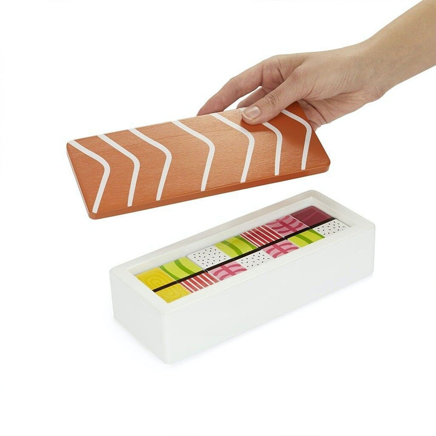 Jeu de dominos colorés en forme de sushis sur fond clair.