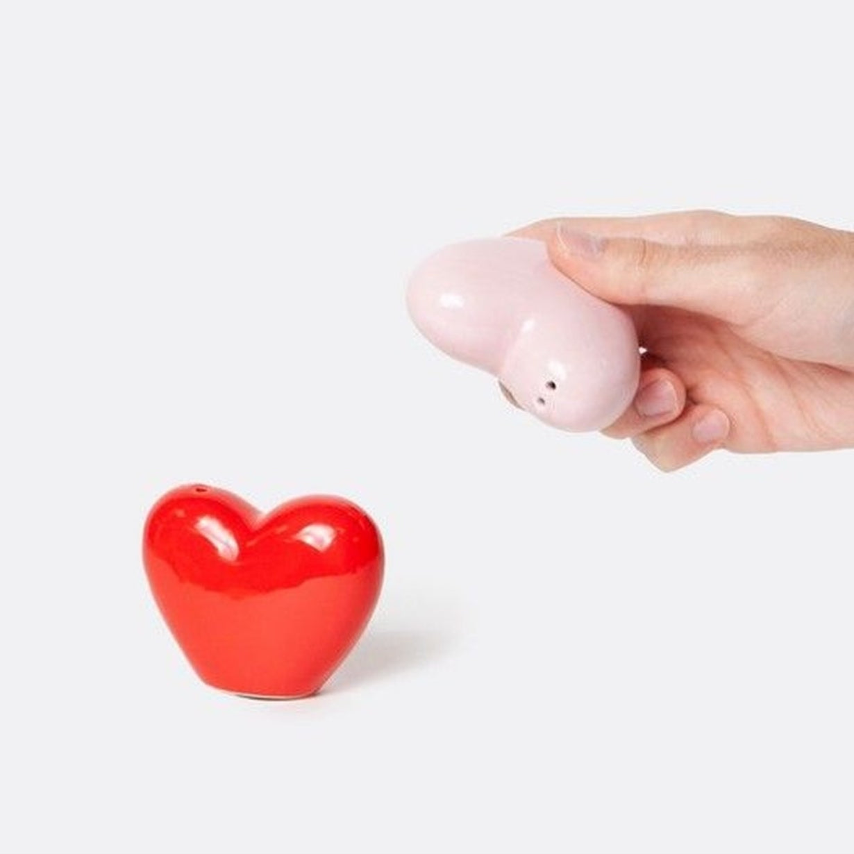 Salière et poivrière en céramique, motif cœur, vue de face