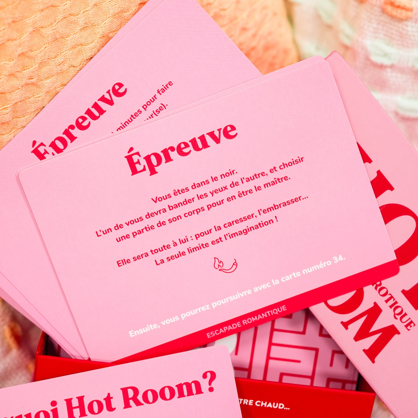Cartes du jeu Escape Room Érotique avec motifs suggestifs.