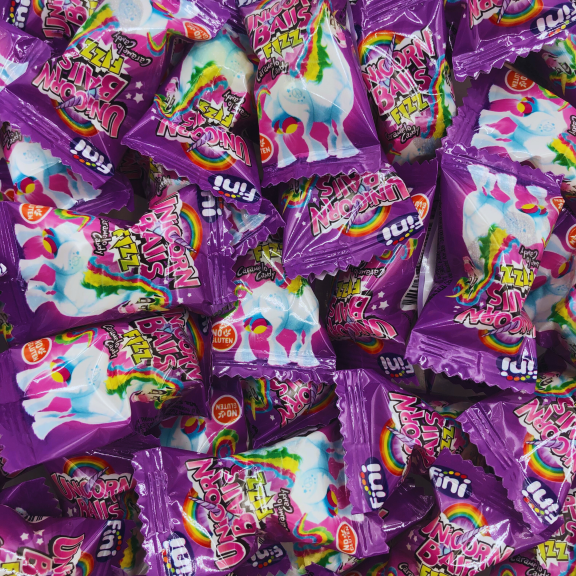 Boules de licorne colorées avec un motif festif et joyeux.