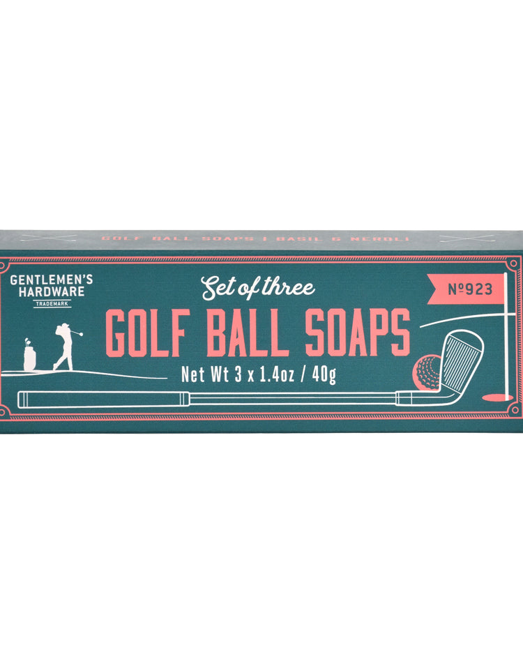 Trois savons en forme de balle de golf sur fond blanc