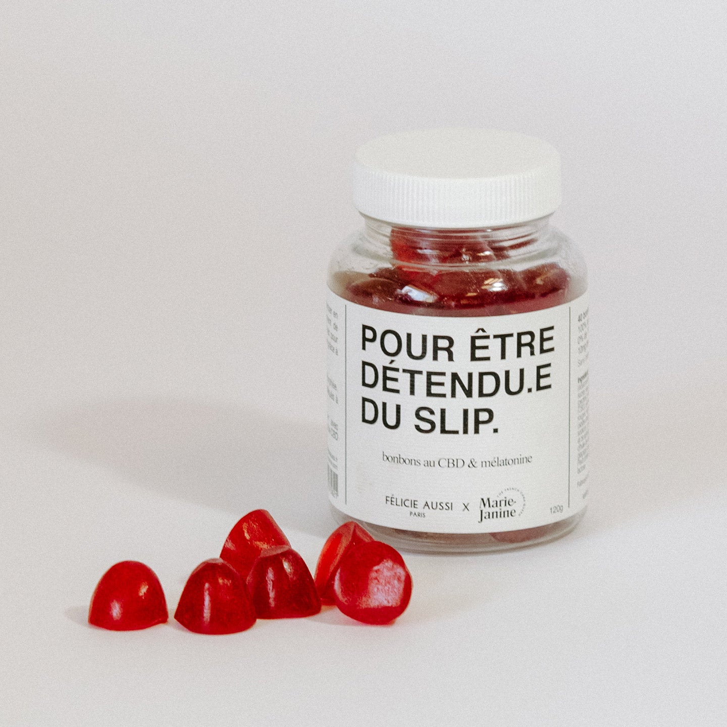 Gummies relaxants aux fruits rouges, texture gélifiée brillante.