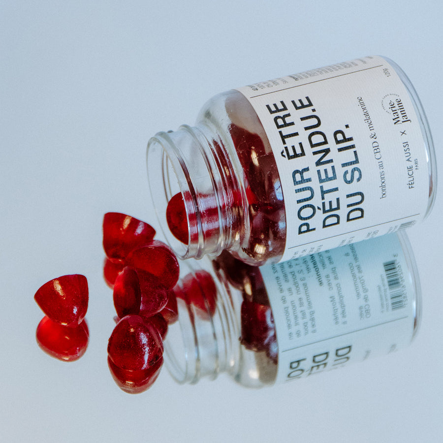 Gummies relaxants aux fruits rouges, texture gélifiée brillante.