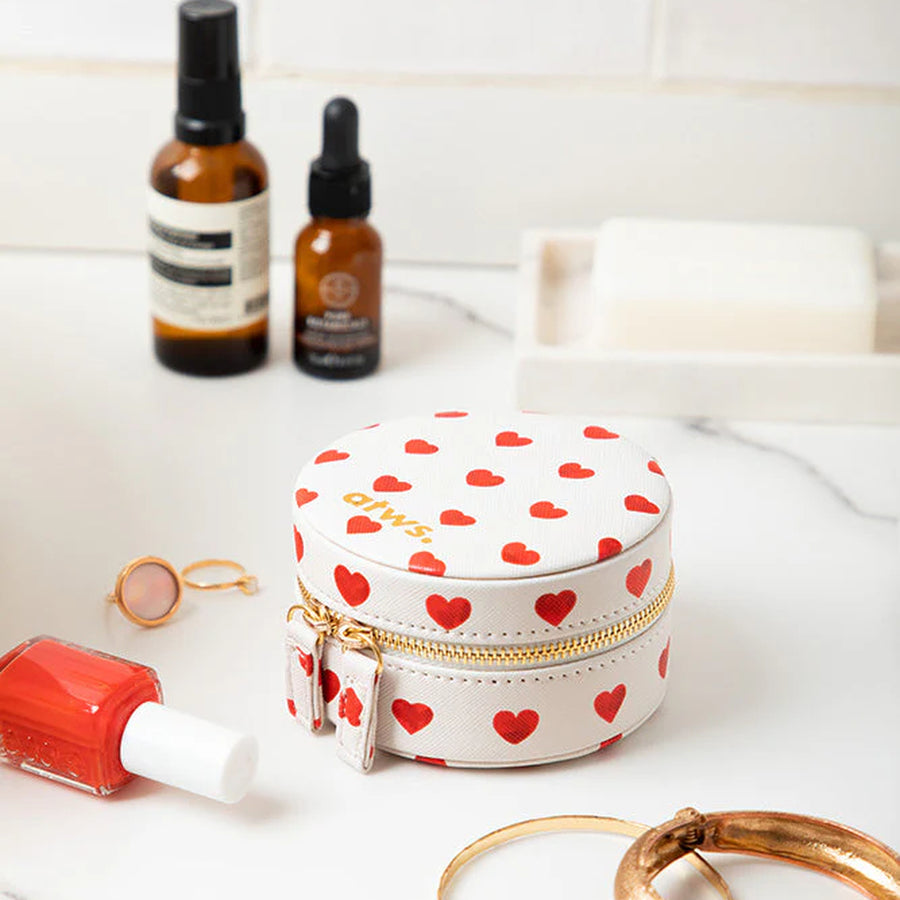 Boîte à bijoux en forme de cœur, vue de dessus avec texture lisse