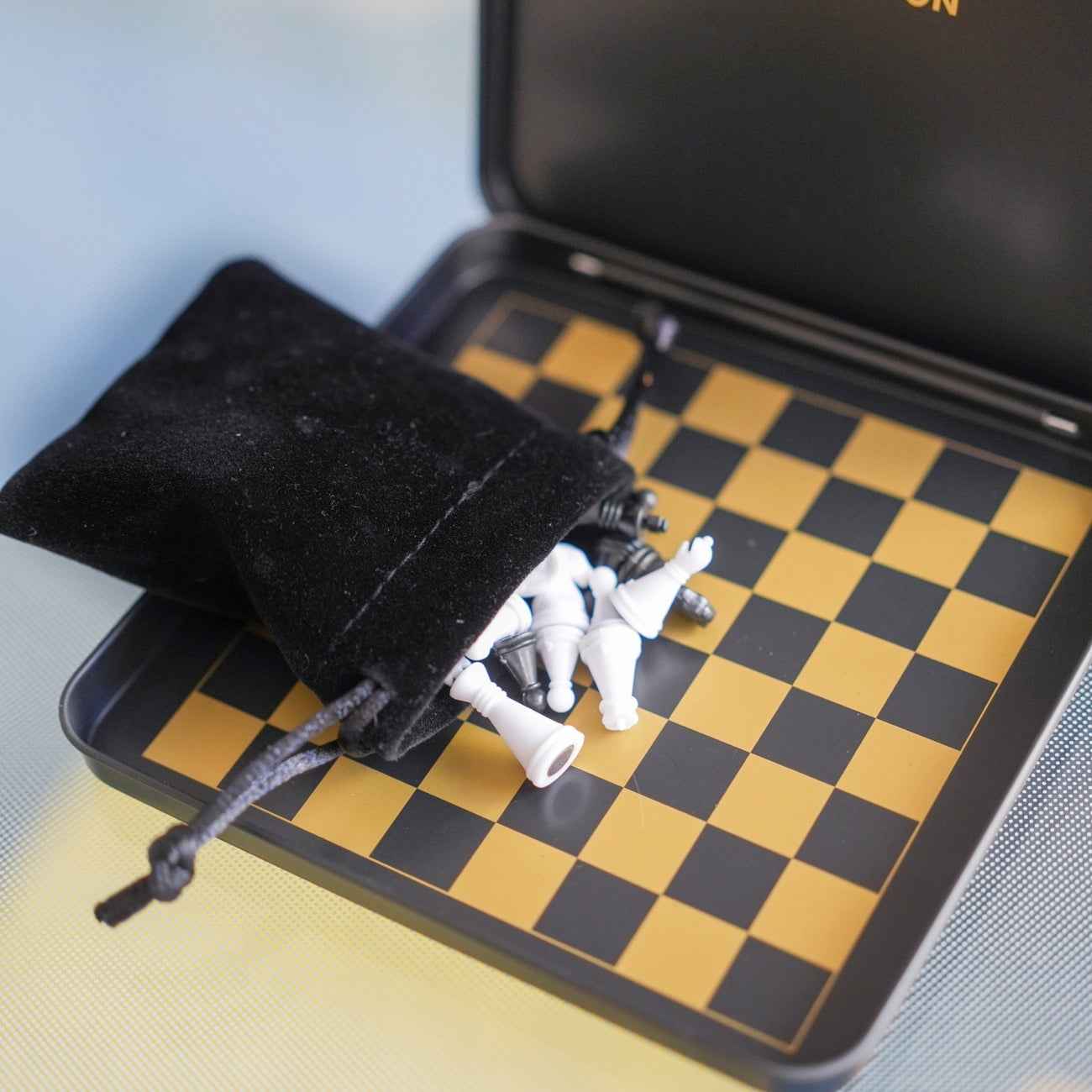 Mini jeu d'échec magnétique avec pions en velours