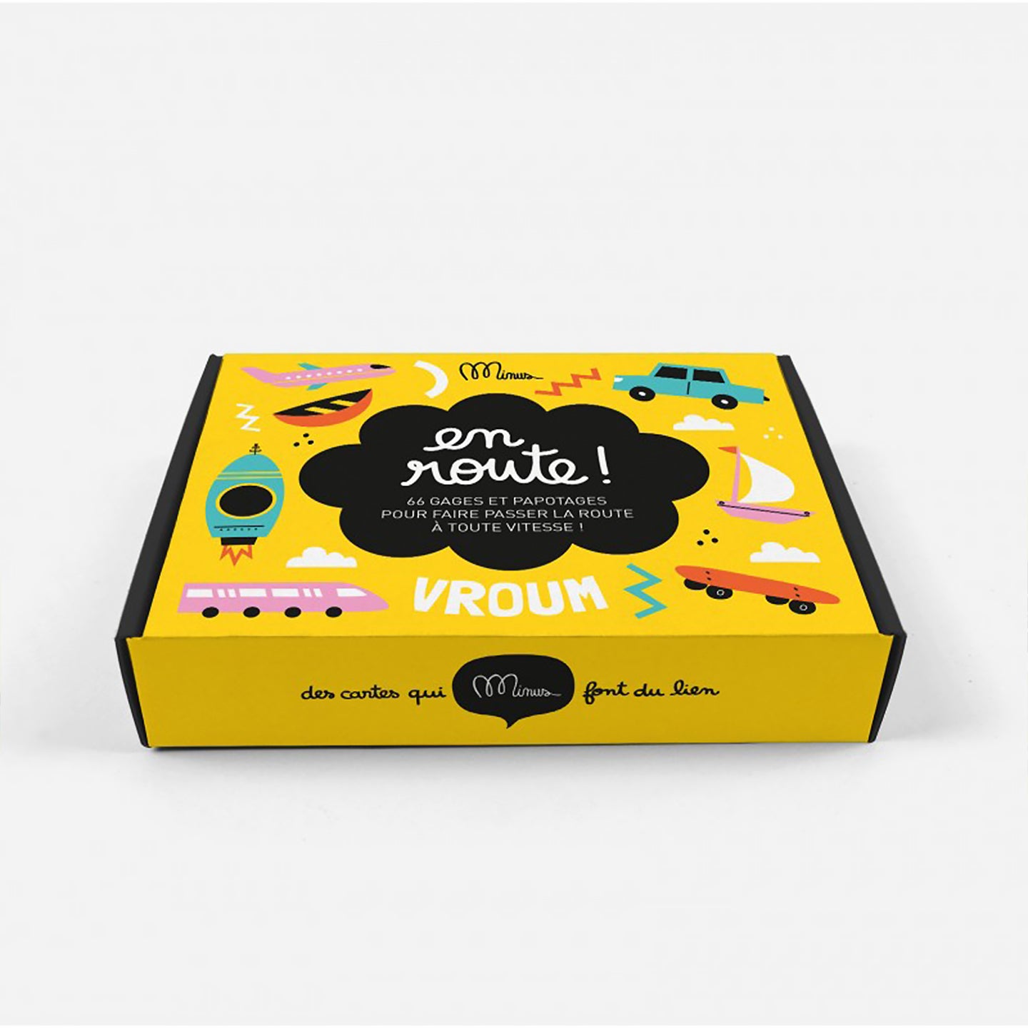 Boîte du jeu En route! avec illustrations colorées et joyeuses.