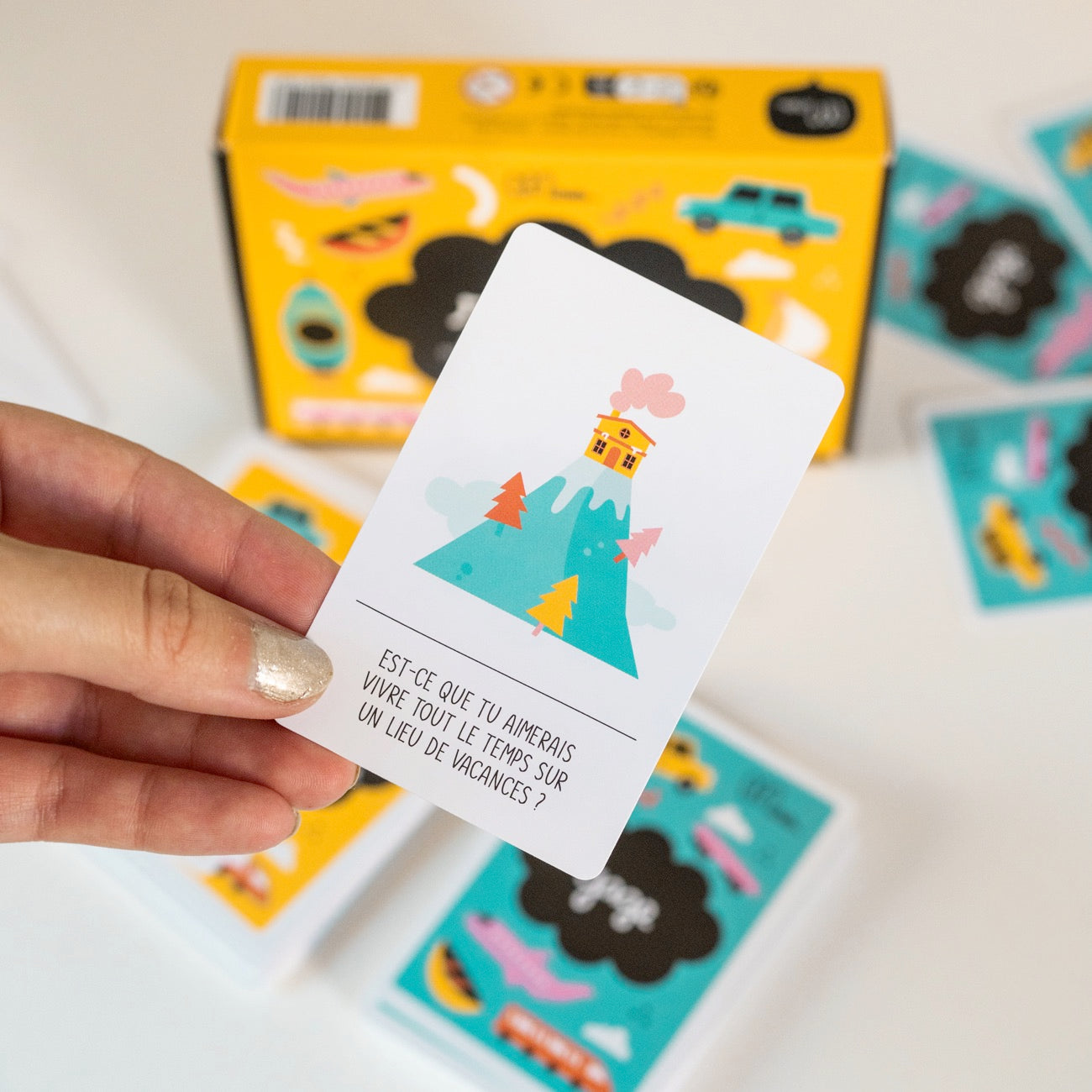 Jeu de discussion pour enfants avec illustrations colorées.
