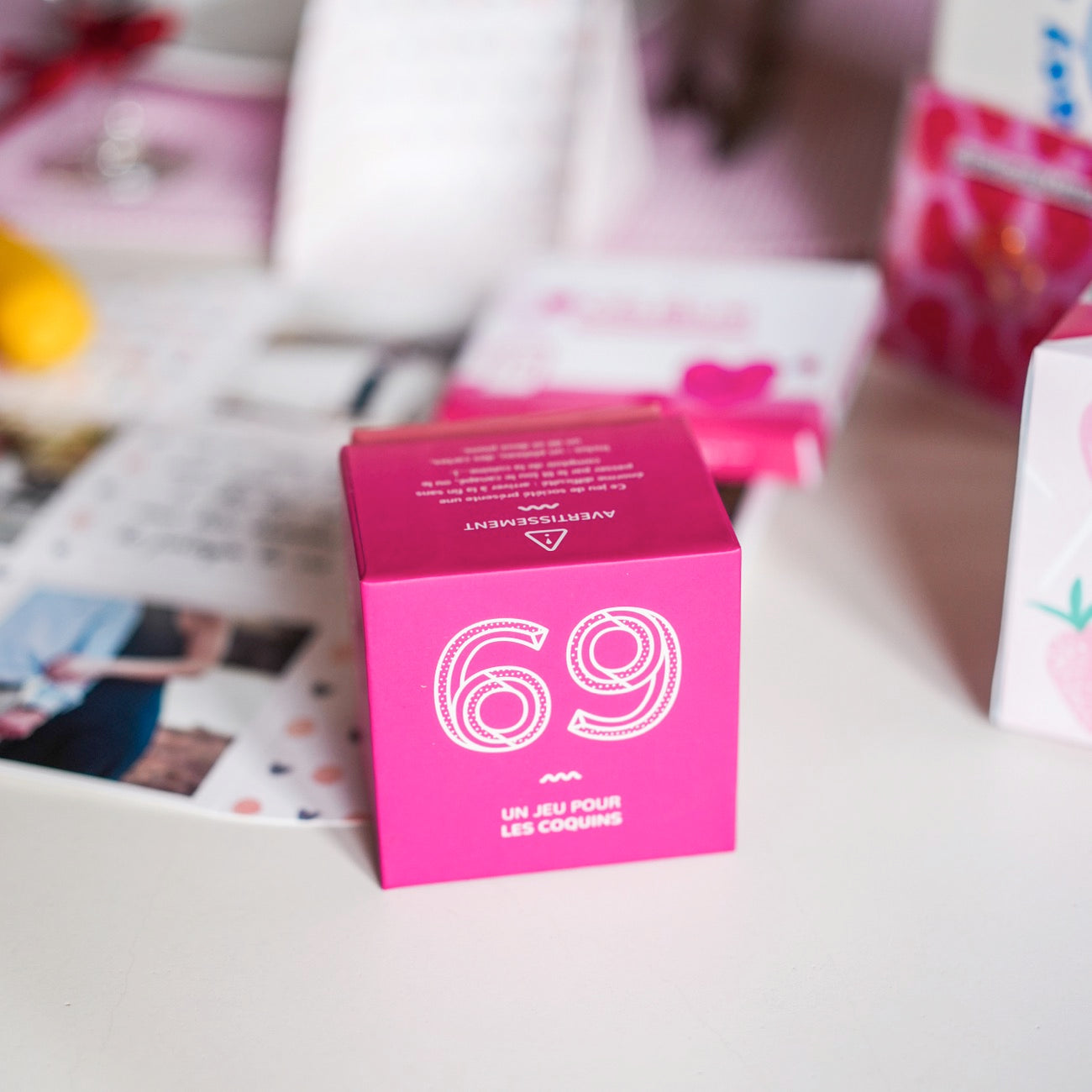 Jeu de société érotique 69 avec cartes colorées et design séduisant.