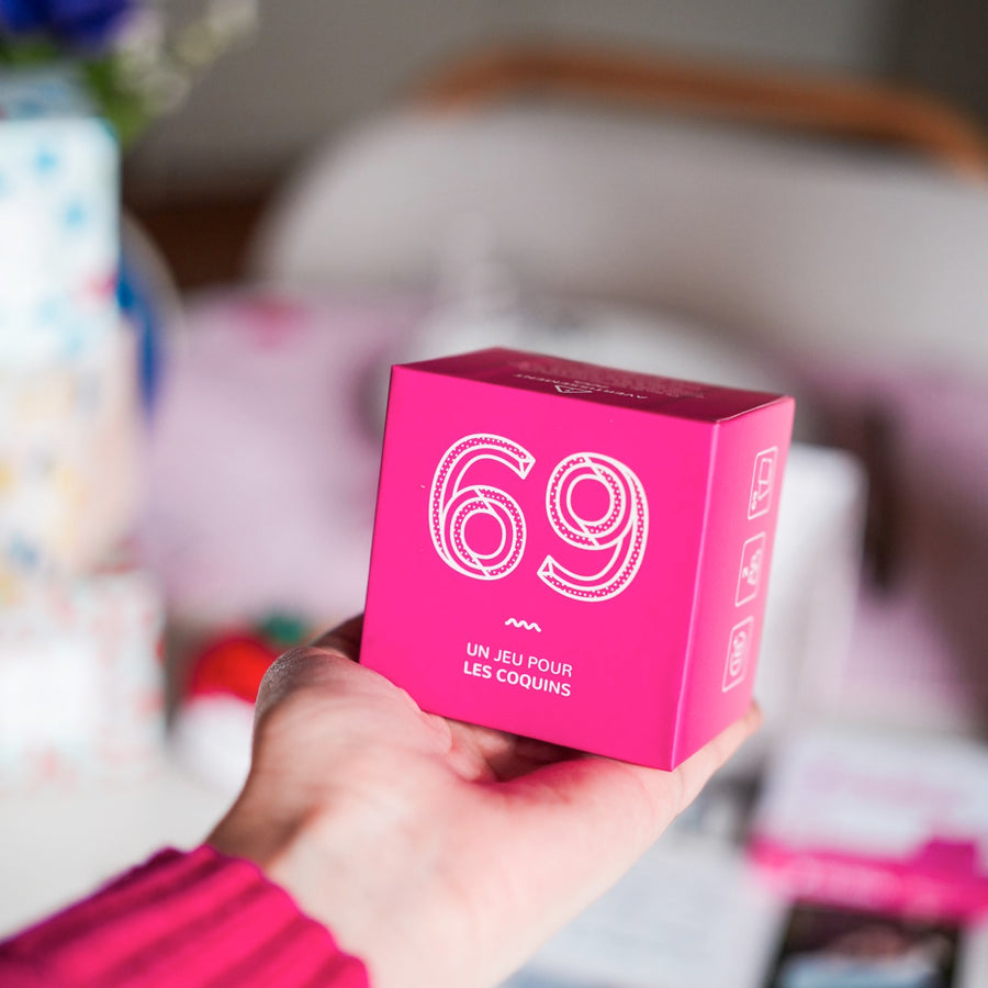 Jeu de société érotique 69 avec cartes colorées et design séduisant.