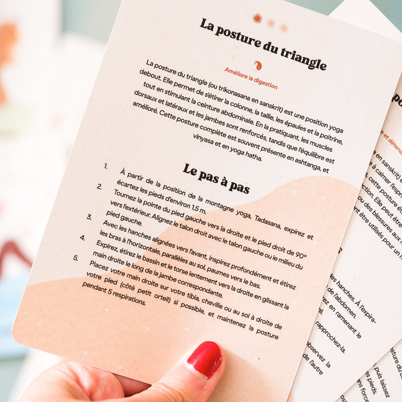 Cartes de yoga avec illustrations colorées et texte explicatif.