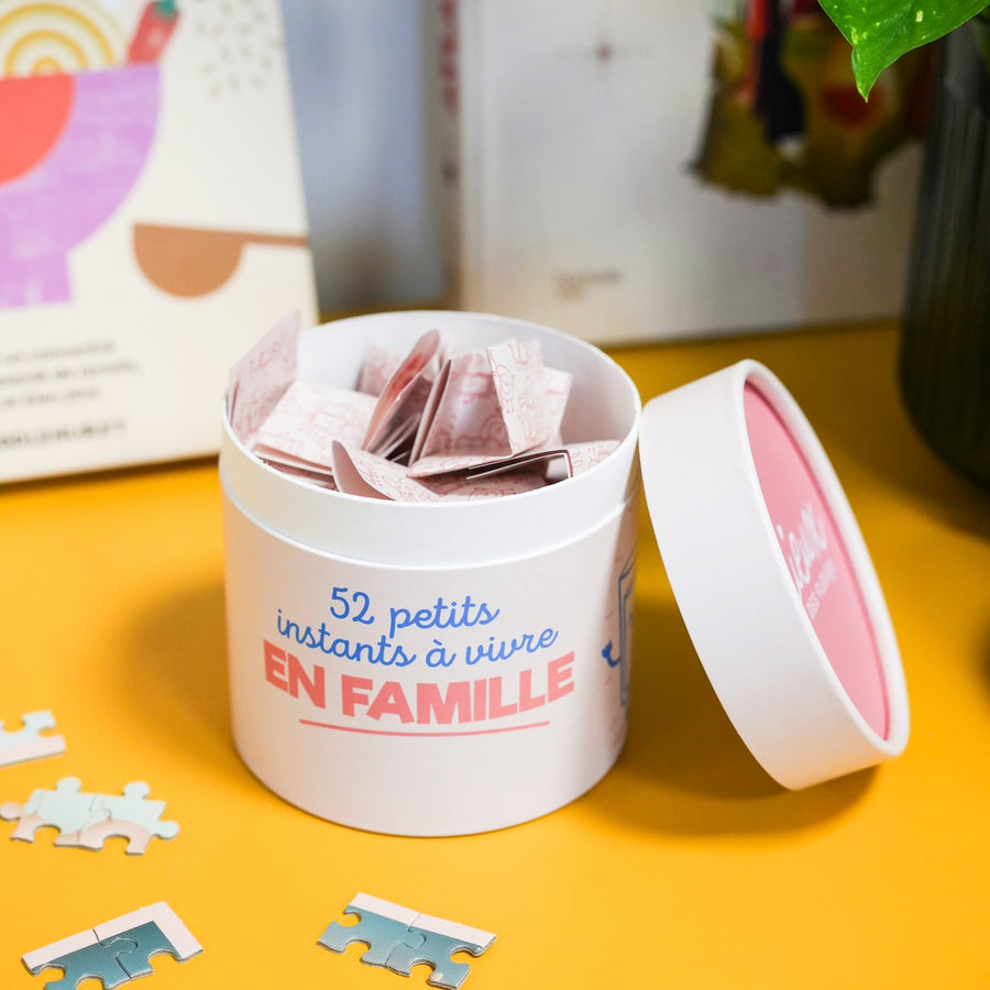 Couverture du jeu avec illustrations colorées et joyeuses.