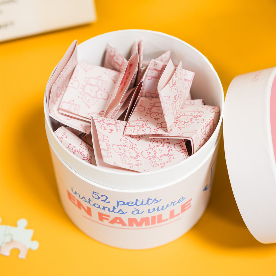 Couverture du jeu avec illustrations colorées et joyeuses.