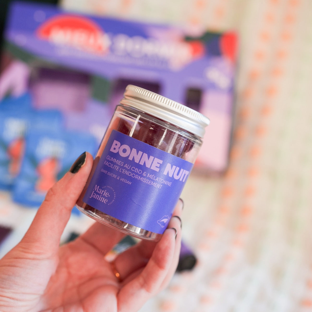 Coffret CBD Mieux Dormir avec bonbons relaxants en gros plan