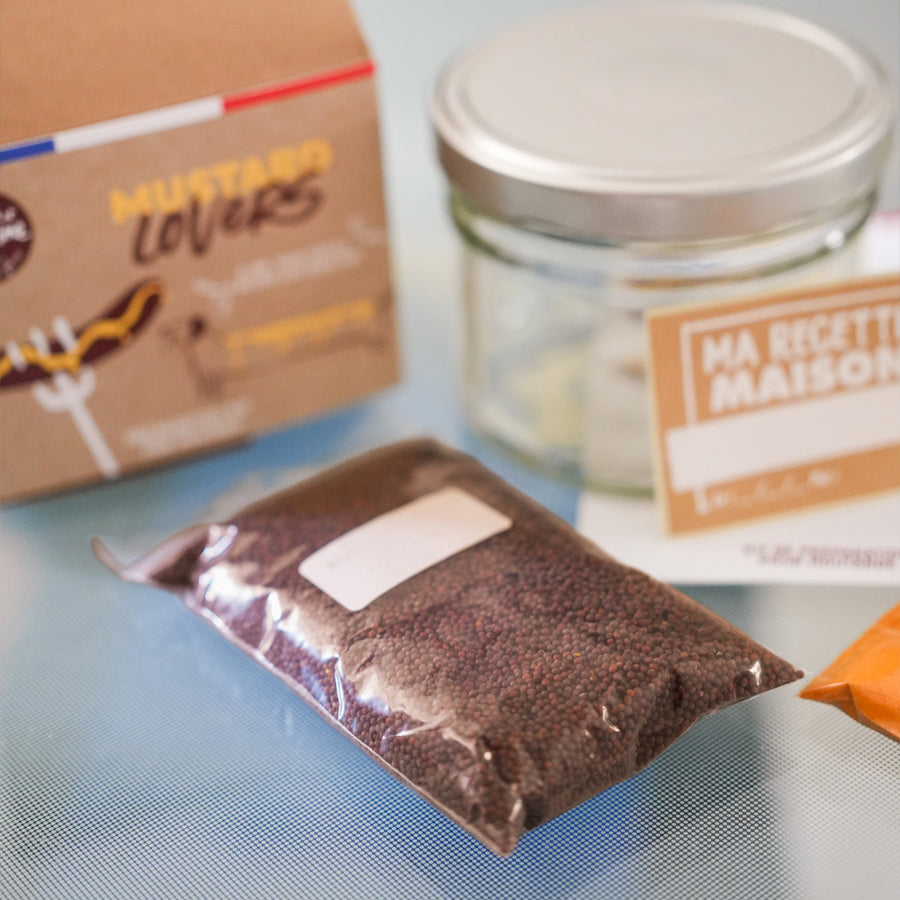 Kit DIY pour moutarde avec épices bio et instructions claires.