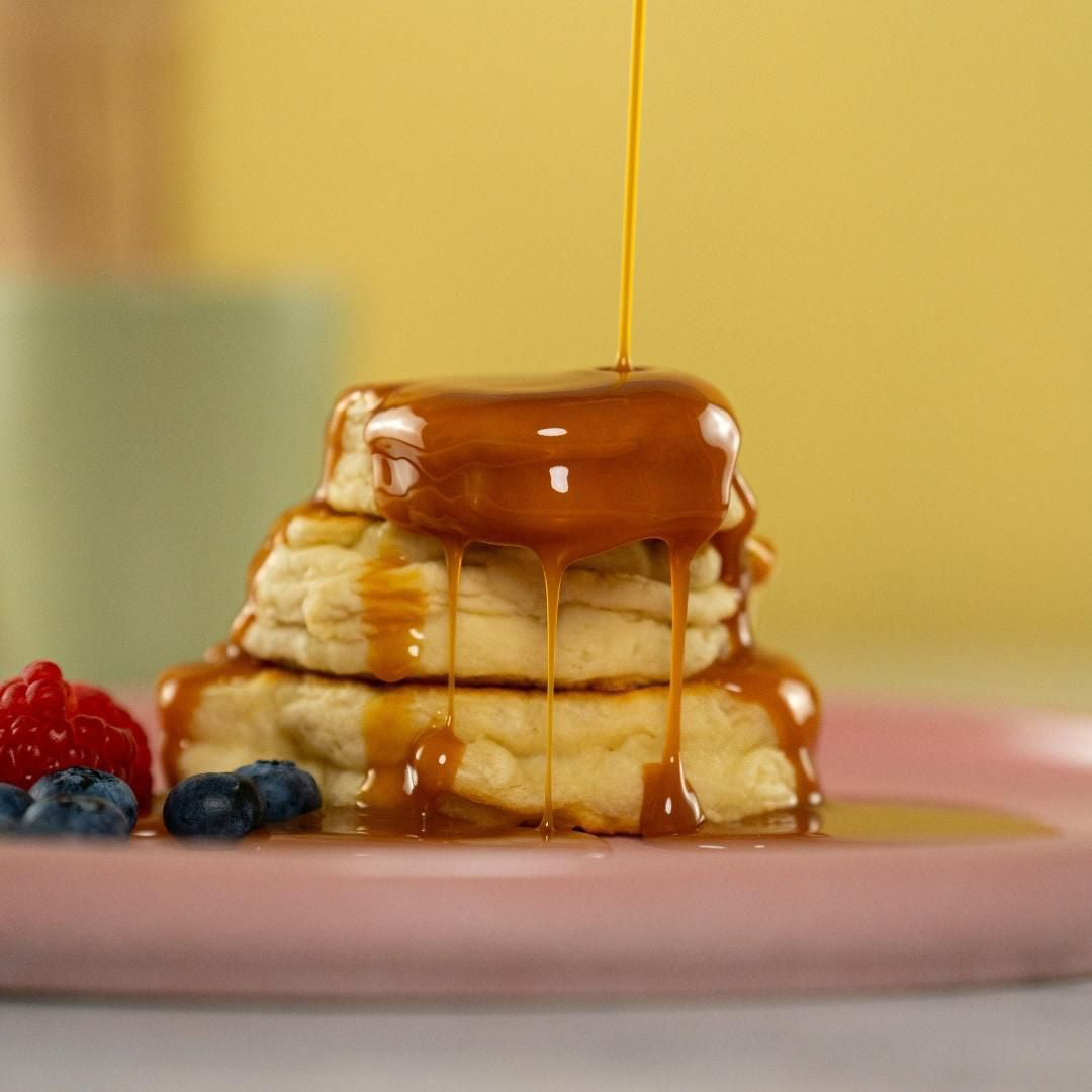 Kit DIY pancakes avec instructions et ingrédients visibles