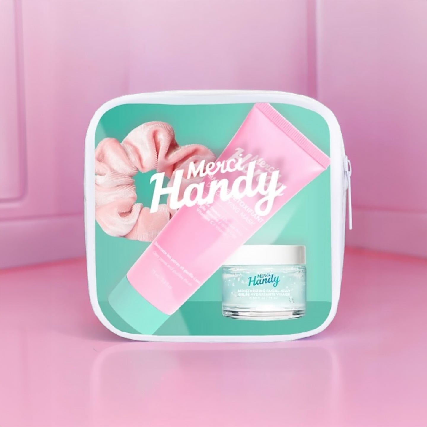 Coffret de soin visage avec chouchou en tissu et produits variés.