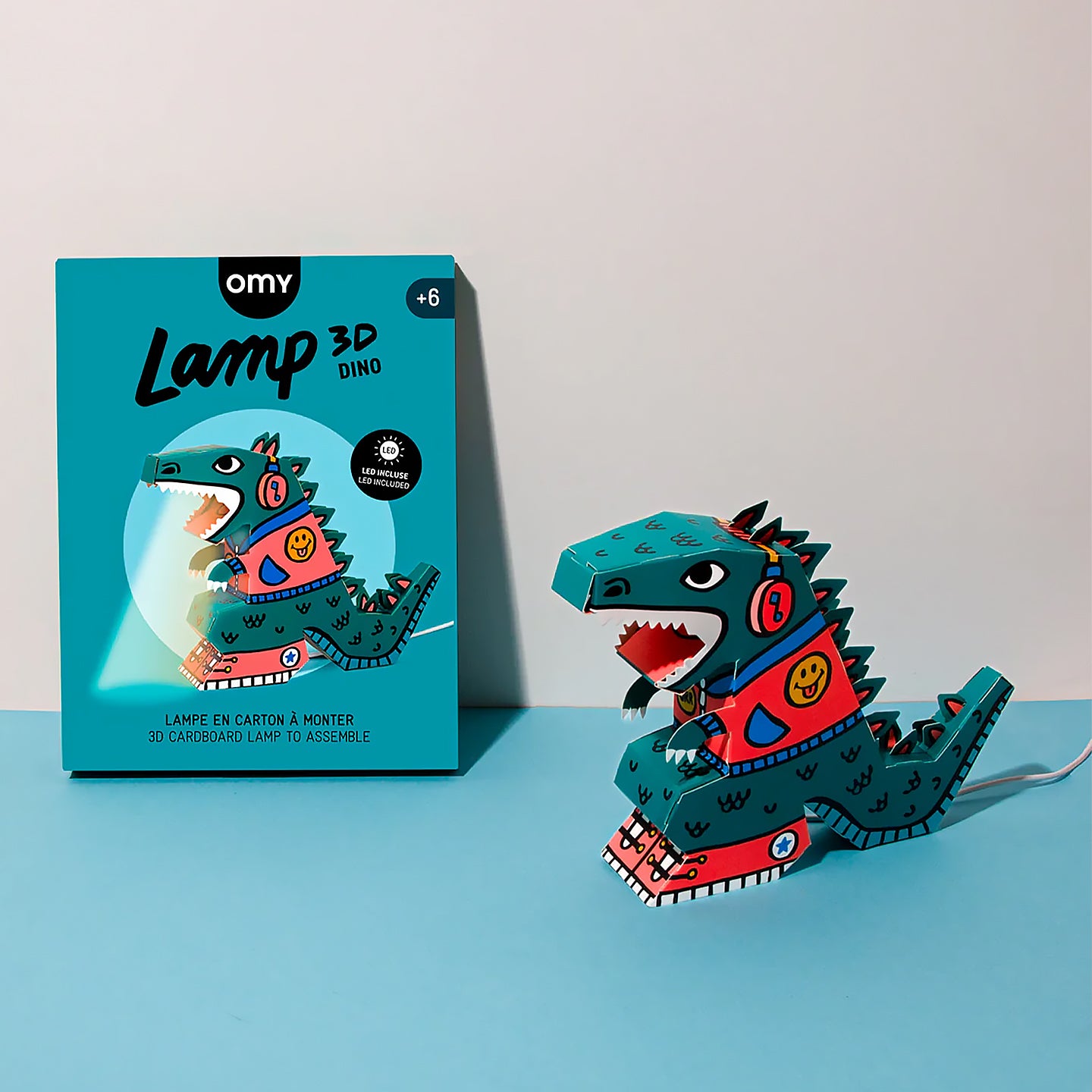 Lampe 3D dinosaure en kit, vue de côté avec détails du design.