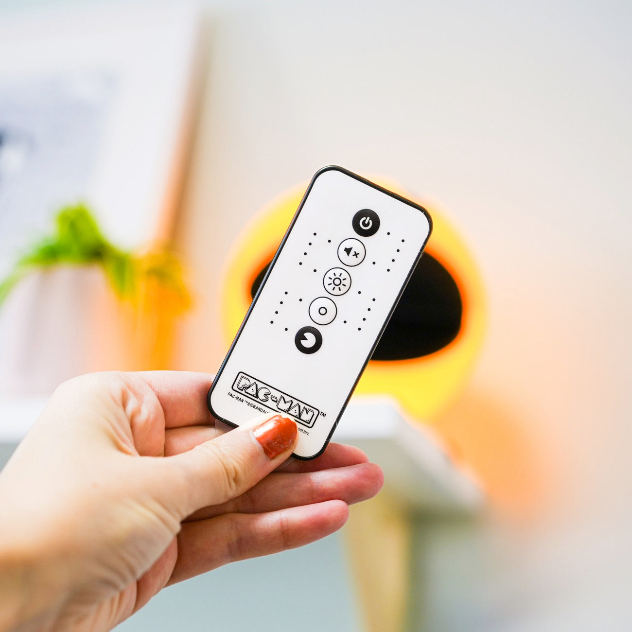 Lampe Pac-Man avec télécommande et détails lumineux