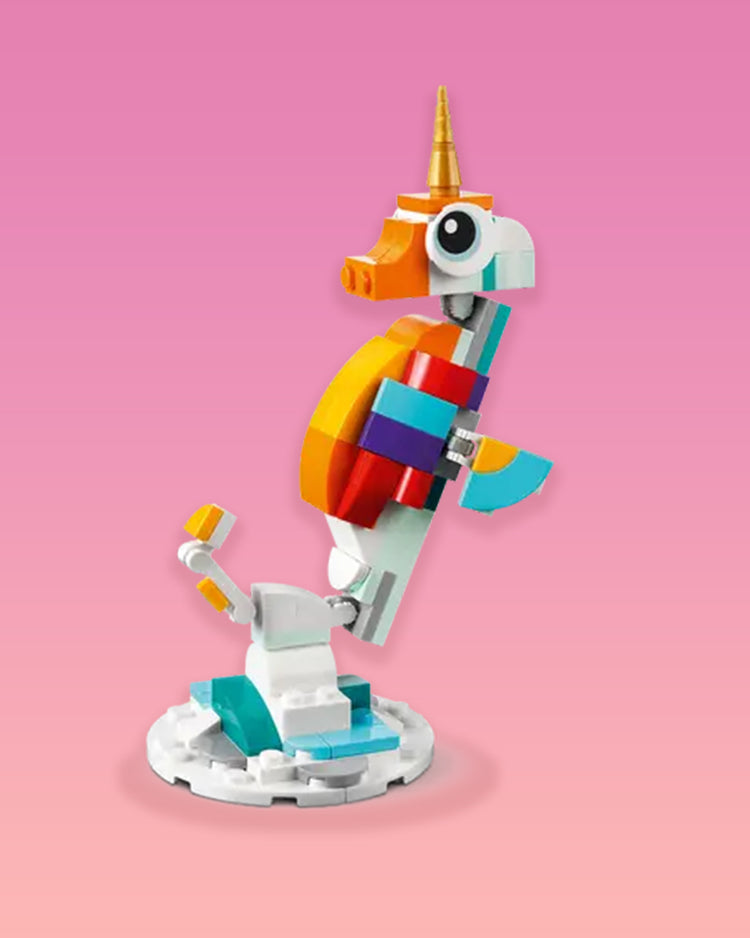 Licorne Lego vue de côté avec détails colorés et brillants.