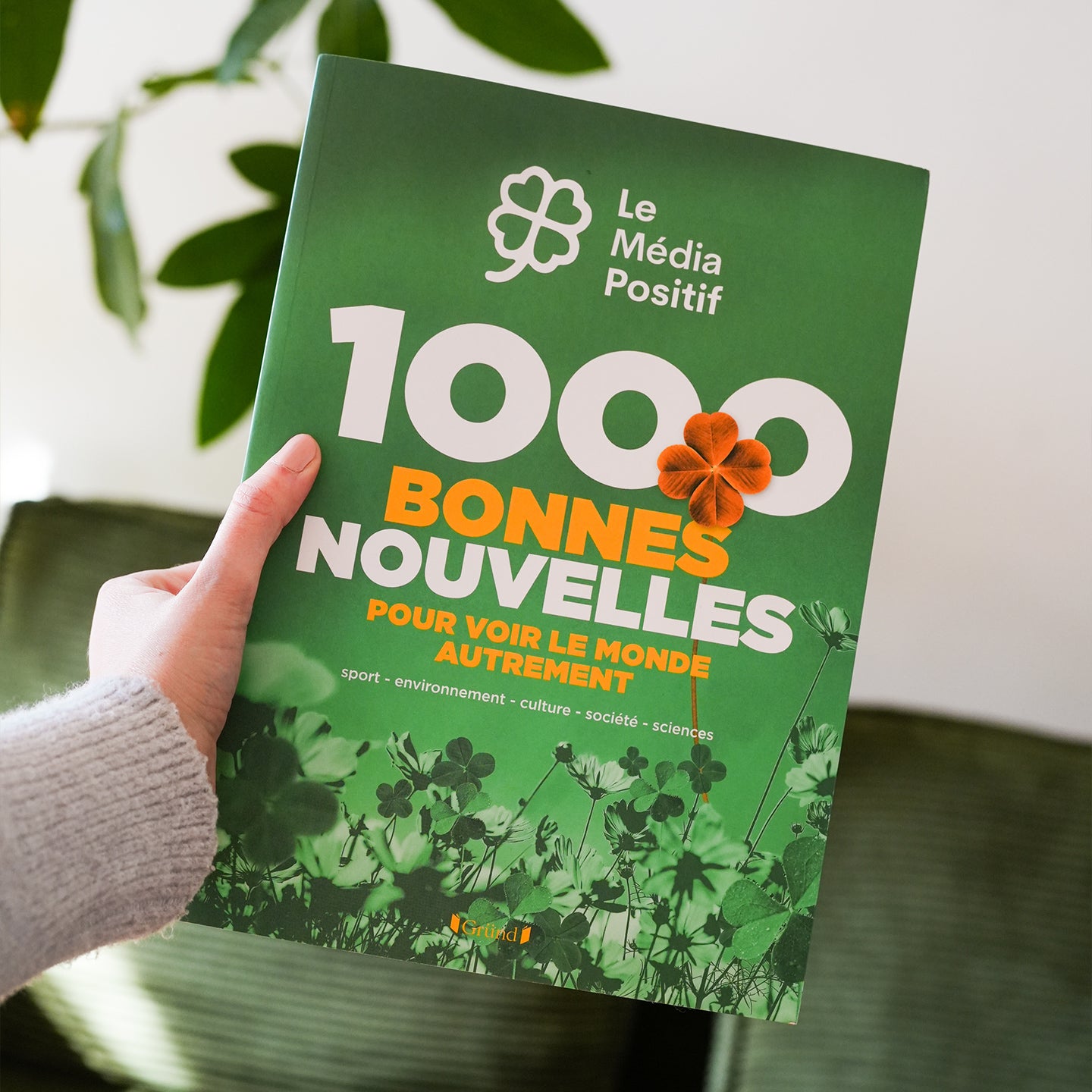 Couverture du livre avec un design coloré et joyeux.