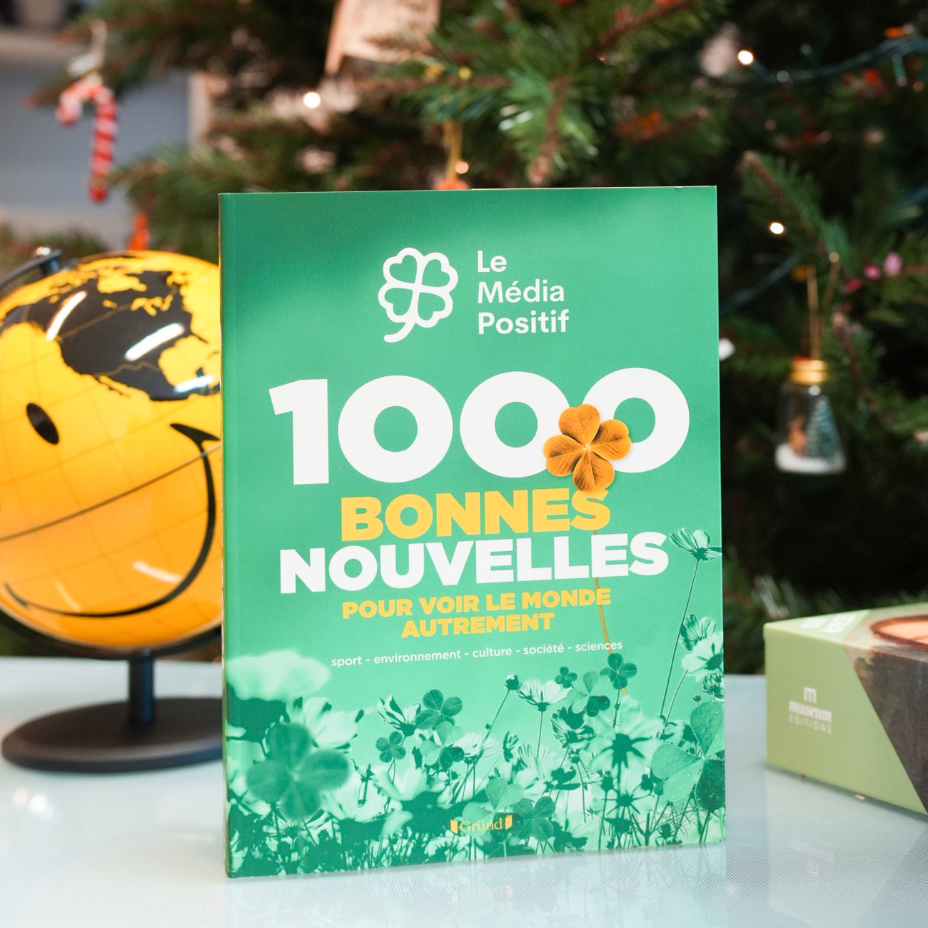Couverture du livre '1000 Bonnes Nouvelles' en gros plan.