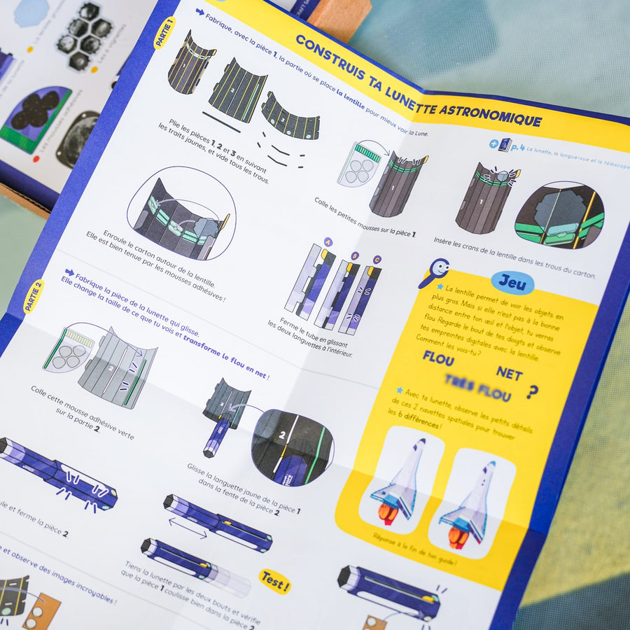 Kit éducatif sur la Lune avec lunette et livret d'activités.