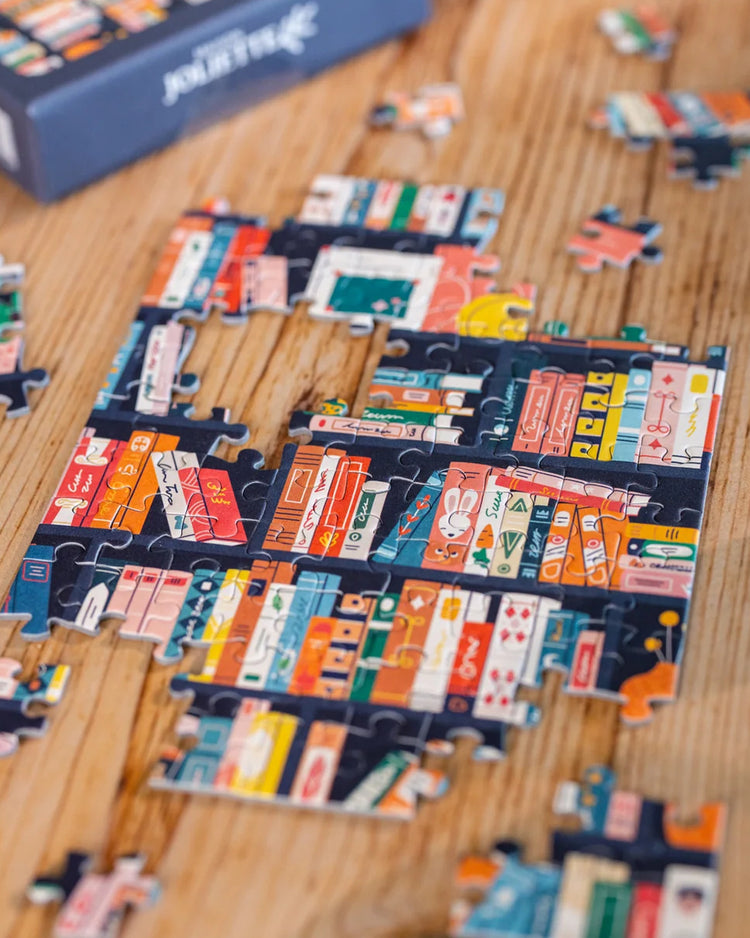 Mini puzzle représentant des livres colorés en gros plan