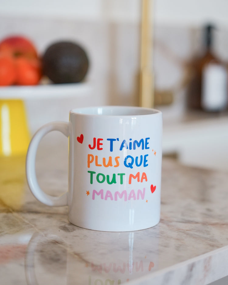 Mug avec inscription affectueuse pour maman, vue de face.